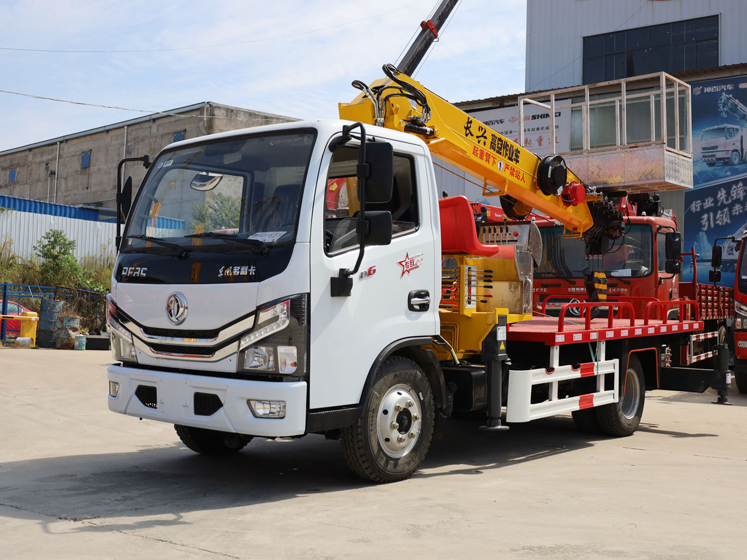 東風(fēng)多利卡D6上裝長興5噸直臂式吊機（帶高空作業(yè)功能）