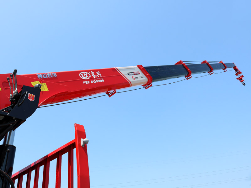 長(zhǎng)興12噸5節(jié)臂吊機(jī)，吊載性能屬它強(qiáng)