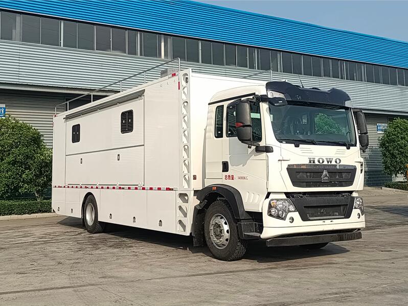 重汽豪沃餐車