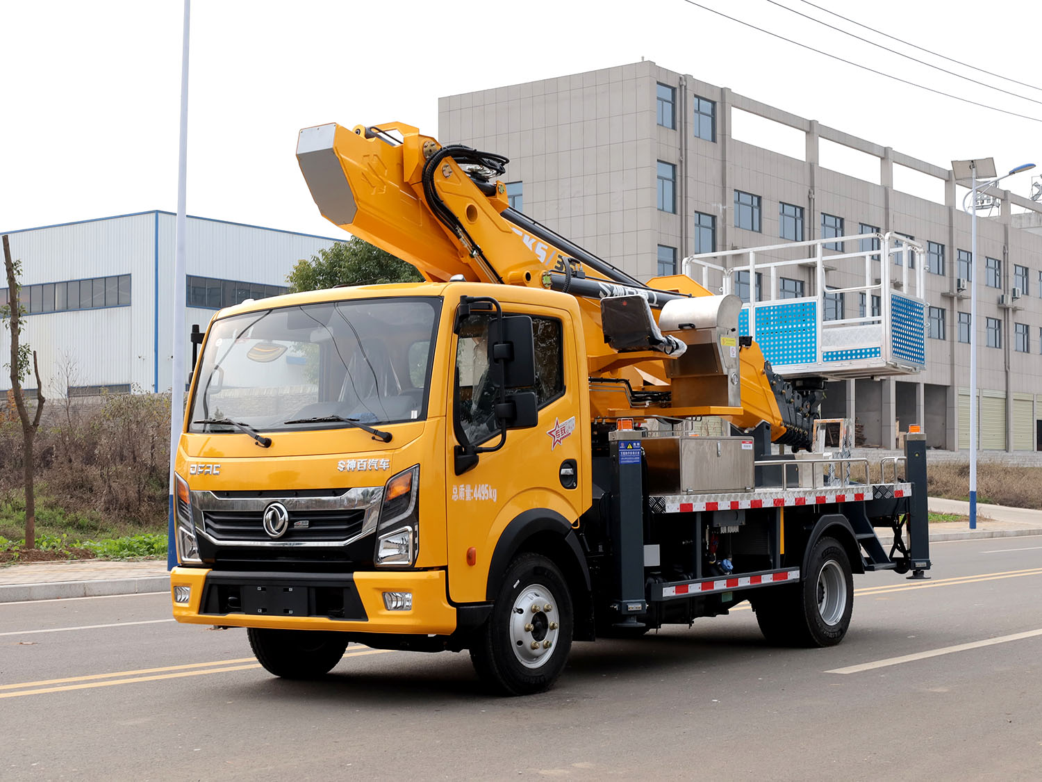 東風多利卡33.8米藍牌高空作業(yè)車